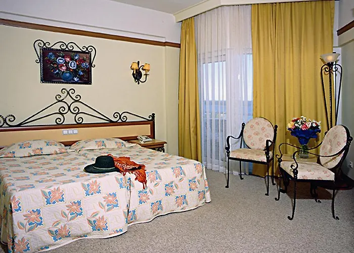 Курортный комплекс Thalia 4*